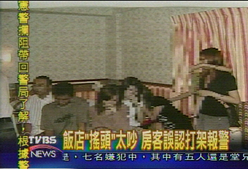 飯店「搖頭」太吵　房客誤認打架報警