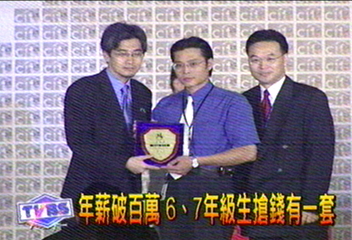 激勵士氣 銀行400多位業務大誓師