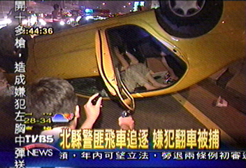 北縣警匪飛車追逐 嫌犯翻車被捕