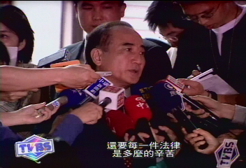 為法案　立法行政龍頭　隔空交鋒
