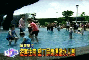 遊客往南 屏東海洋生物博物館熱鬧