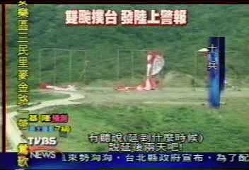 颱風來襲 高雄「風吹沙」 交通大亂