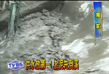 〈獨家〉眼不見為淨?! 清淤泥倒入老街溪