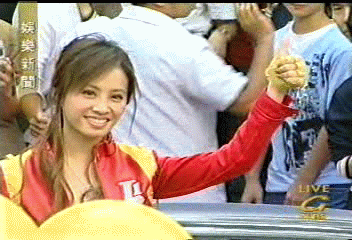 為演唱會造勢　JOLIN扮賽車女郎亮相