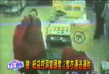 這樣就要來搶? 紙袋挖洞套頭搶超商
