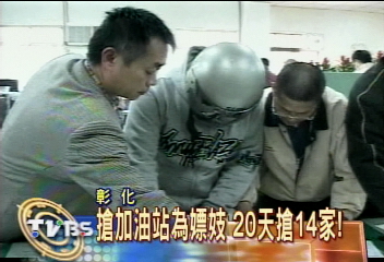 假槍搶劫遭取笑 搶嫌氣炸亮真刀