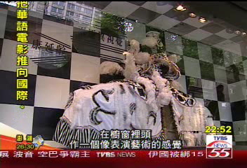 真人櫥窗秀 誇張造型 民眾驚豔
