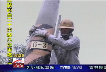 爬電桿、剪鐵線 英雌挑戰配電員