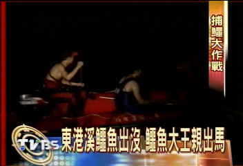 夜捕鱷大戰 消防隊員功敗垂成