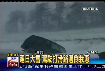 熱浪來襲 毒蛇溜到民宅嚇壞屋主