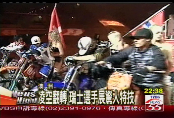 空中翻轉倒立 挑戰極限超驚險