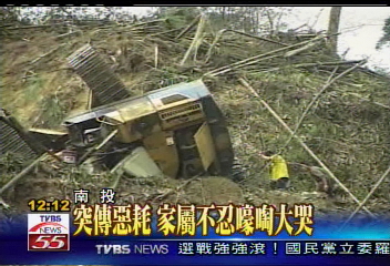 挖土機整地翻覆　駕駛被壓死