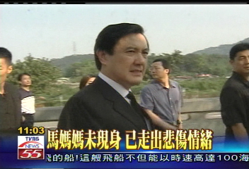 清明節　馬英九搭公車祭拜父親