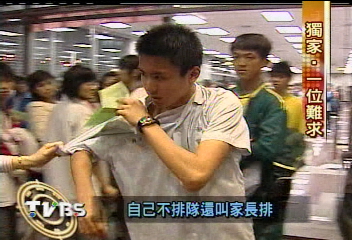 〈獨家〉名師高人氣　報名排長龍爆衝突