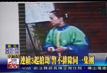 假裝客戶挑獵物　鴛鴦盜尾隨行搶