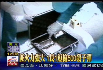 匪持M16掃射　警丟震撼彈挺近攻擊