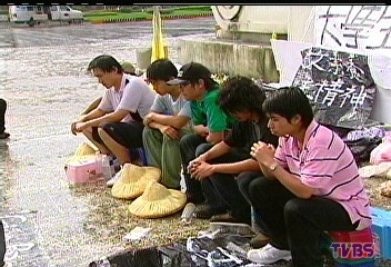 罷免案失敗後 學生靜坐第五天