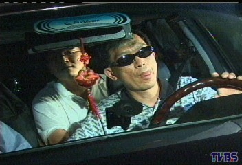 台開偵結/開車擋媒體! 台大羅姓工友「護駕」