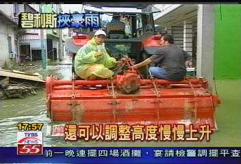 碧利斯襲台/雨災見溫情!屏東農夫耕耘機救人
