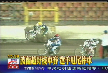 波蘭越野機車賽 選手甩尾摔車