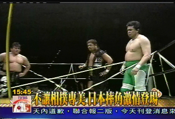 相撲揭密/不讓相撲專美 日本摔角激情登場