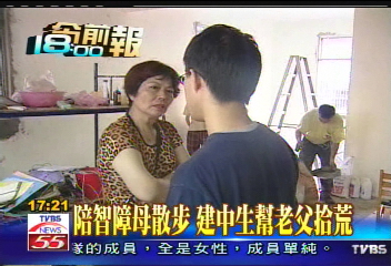 現代版鑿壁借光 苦讀上建中