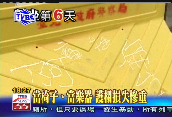 〈獨家〉當椅子當樂器　護欄損失慘重