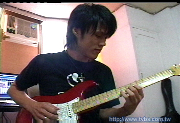 電吉他改編卡農　網路放送一夕成名