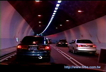 雪隧口排車陣 台北往宜蘭堵7公里