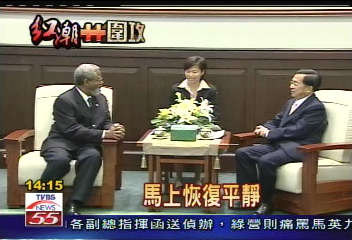 外賓前　扁稱國慶混亂是民主展現