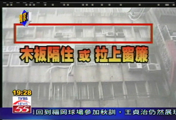 〈獨家〉三輪車架燈箱廣告　電話交友噱頭