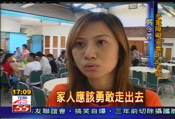 照顧多殘學生　美女老師無怨悔