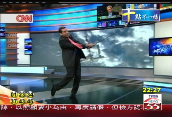 示範太空揮桿 主播打碎玻璃藍幕