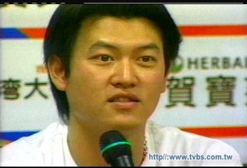 王建民送簽名球　幫啟智孩童圓夢