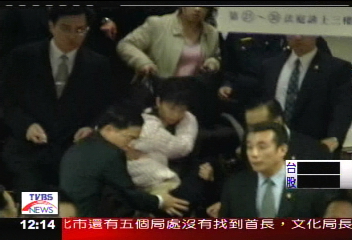 國務起訴/扁嫂住院11天 總統偕子媳台大過節