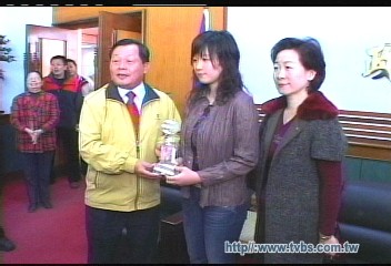 教縣長下棋　棋后謝依旻包容尊重