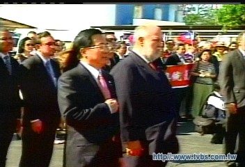 嘉欣專案/總統抵尼國 大陣仗軍禮國歌接機