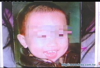 球棒酒瓶虐男童　全身傷痕警不忍