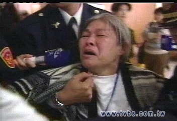 施明德哥要反擊 陳麗珠場外割腕