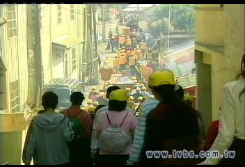 中縣「九庄媽」遶境　鞭炮響雲霄