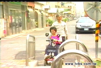 慈父鬥官/為腦麻女爭平坦路 慈父鬥官5年