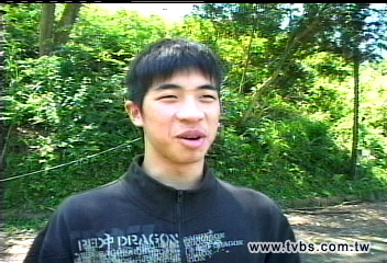 高中生登高峰 吞威而鋼防高山症