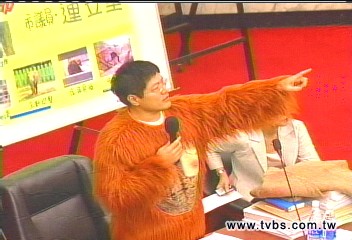 紅猩猩誤闖市議會？　議員化身請命