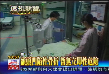 天梯墜谷/忍斷指痛林小弟不哭鬧 家屬心疼
