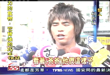 宣傳出招 柯有綸騎機車展特技
