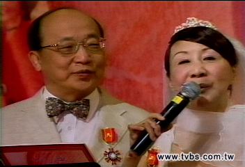 志工大會　邵曉鈴著白紗唱感恩的心
