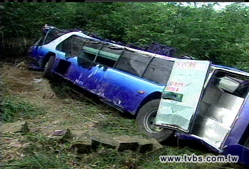 遊覽墜谷/魂斷陽明山!遊覽車翻覆 8死25傷