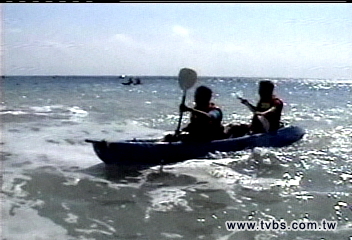 2僑生划獨木舟　海上驚魂6小時