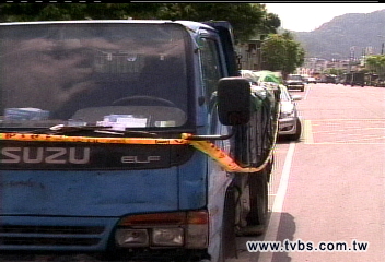 車斗壓死男子　監視器還原救援情況