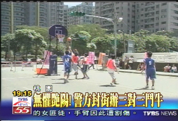 烈陽下「鬥牛」 裁判也得撐傘計分